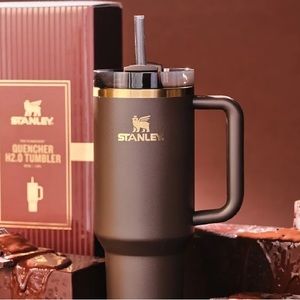 Stanley The Chocolate Gold Quencher H2.0 FlowState™ Tumbler | 40 OZ Confirmed